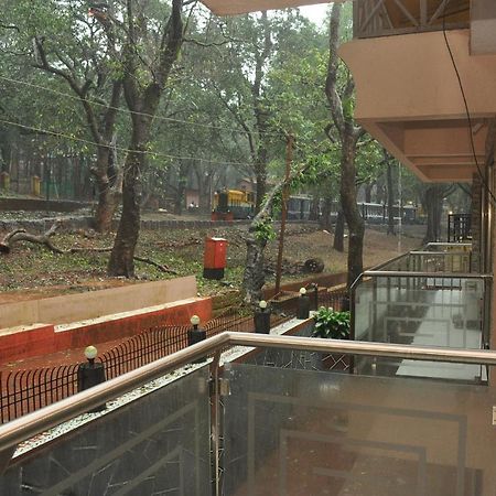 Hunjar House Hotel Panvel Exterior foto